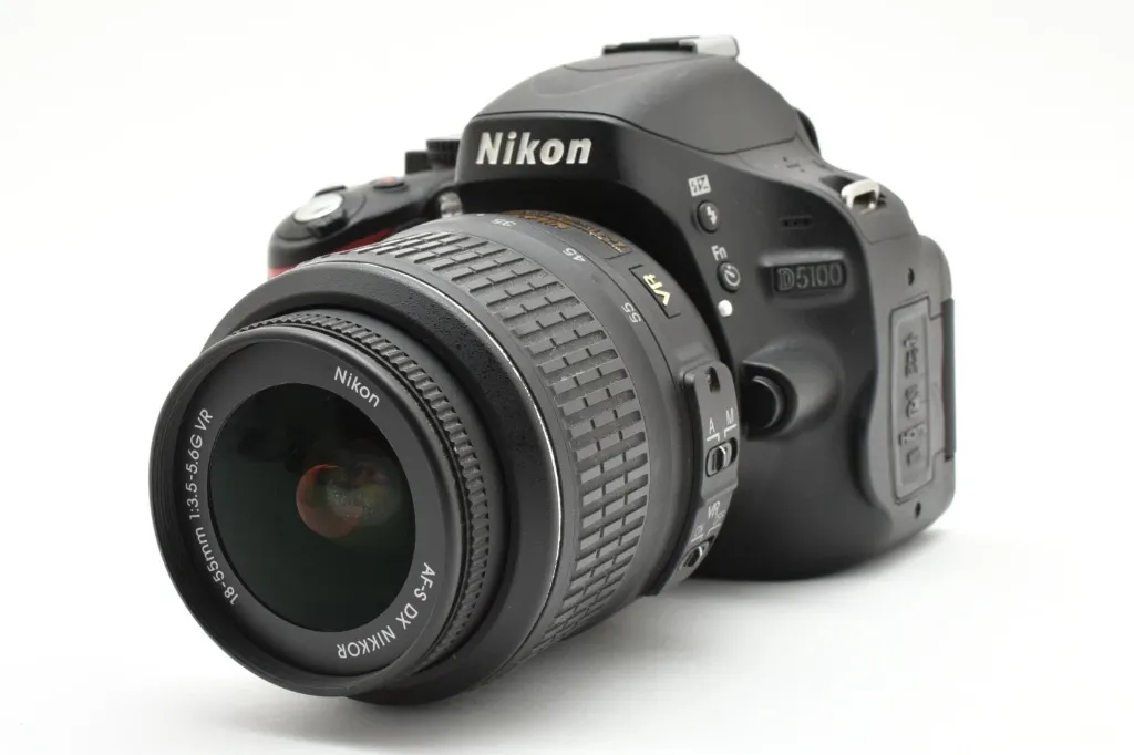 Nikon D5100 16.2MP 18-55mm lens kit (Used)