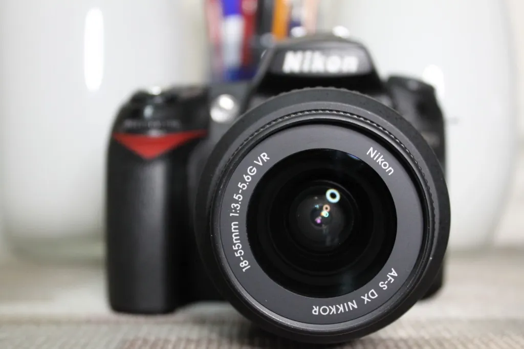 Nikon D D90 12.3MP Digital SLR Camera - Black (Kit w/ AF-S DX 18-55mm VR Lens) (Used)